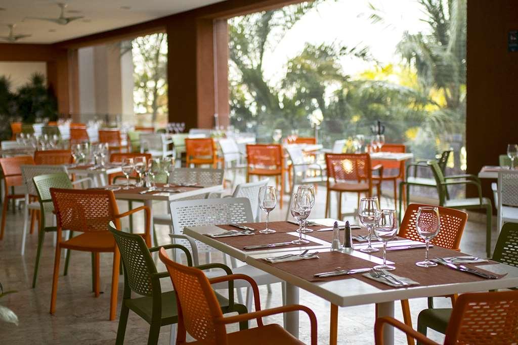 Azul Ixtapa Grand All Inclusive Suites - Spa & Convention Center Restoran fotoğraf